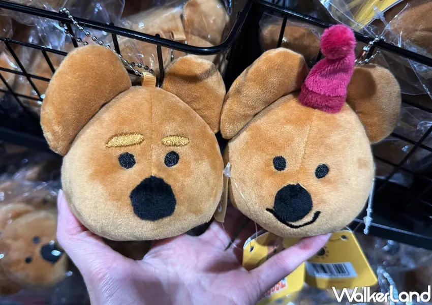 ▲2026台北動漫節矮袋鼠飲料杯套、玩偶吊飾、包包等周邊小物一次買。(攝影：鄭亦庭)