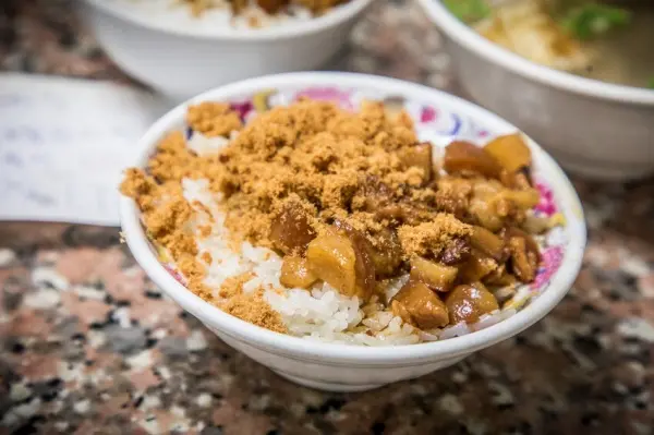 ▲台南銅板美食老字號推薦！無名炮店米糕已經是傳承四代的府城老字號。