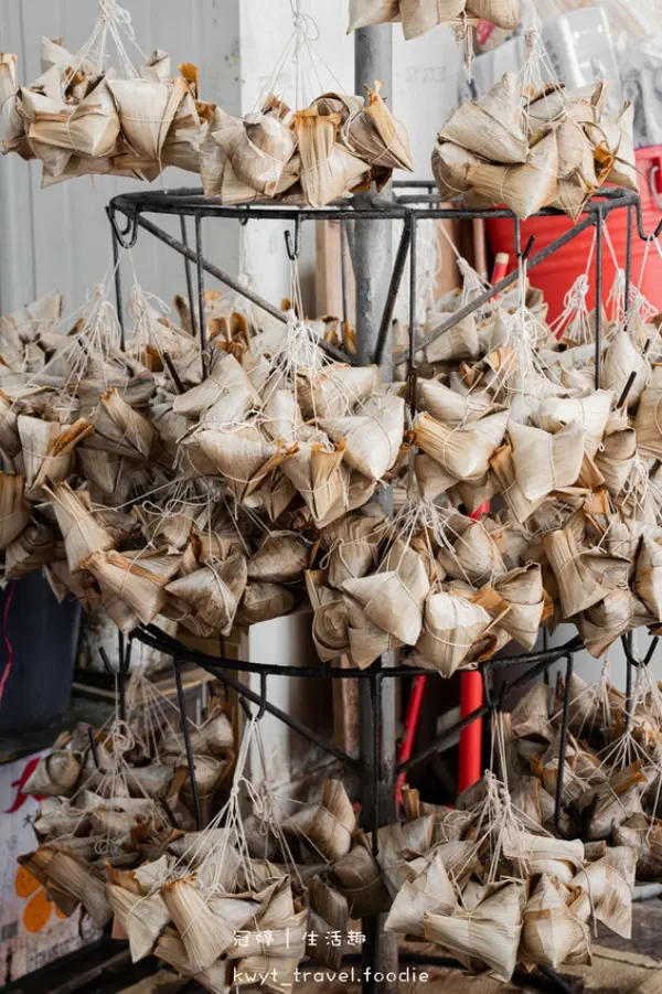 ▲台南銅板美食老字號推薦！海龍肉粽90年老字號，在地老饕必點香菇肉羹整套吃。