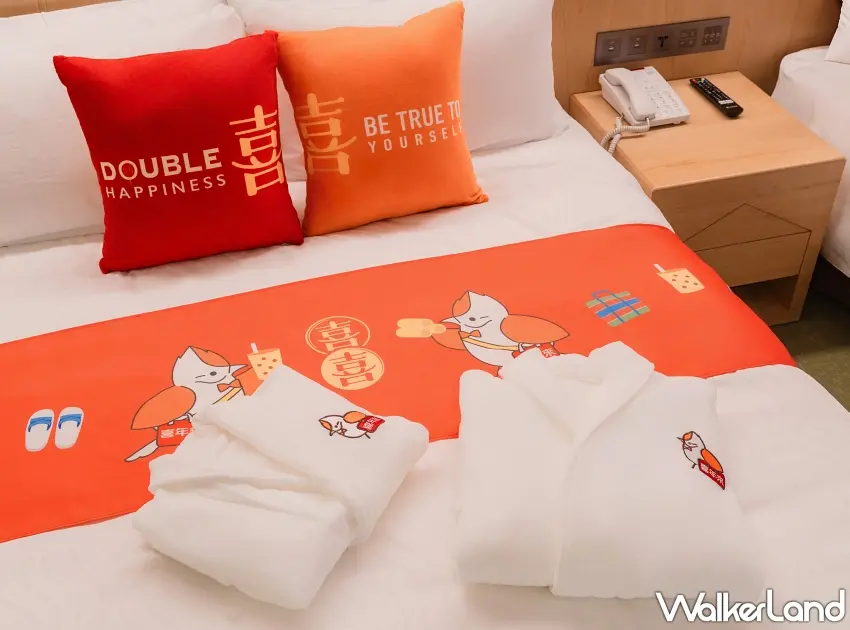 ▲將茄芷袋、藍白拖等元素融入床備品設計，大玩台味復古潮。 圖／雀客國際提供；窩客島整理