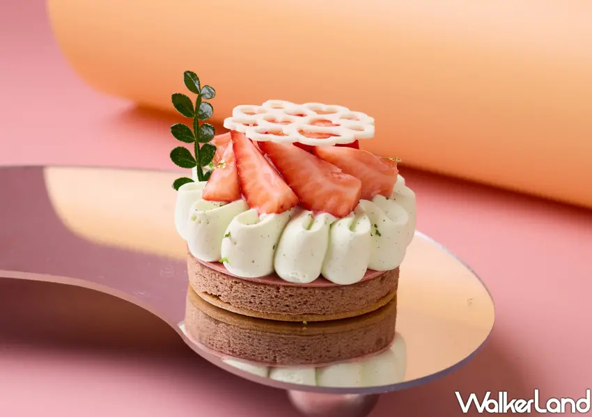 ▲碧螺春茶香融合草莓，日日烘焙坊大人系慕斯首選。