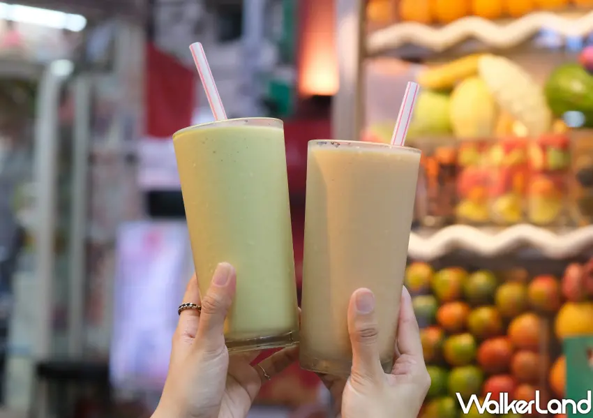 ▲銅板價現打濃郁果汁推薦，左為滑順酪梨牛奶、右為香醇木瓜牛奶。(攝影：鄭雅之)