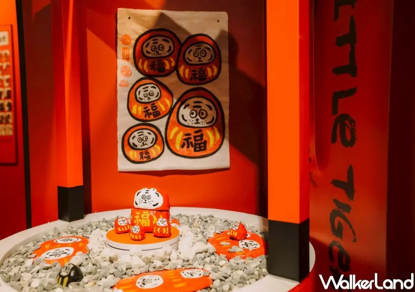 ▲2026台中春節特展免費參觀！2.8公尺巨型小虎馬、4大沉浸式主題區必拍，更有復古拍貼機與限定馬年春聯、紅包。