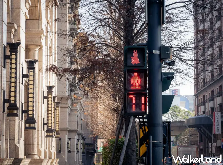 ▲Rody跳跳馬紅燈亮起，讓原本枯燥的等候時刻瞬間變得療癒人心。圖／新竹市政府提供；窩客島整理