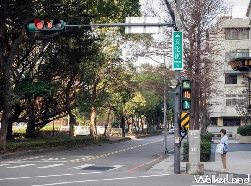 ▲全台最可愛紅綠燈在新竹！Rody跳跳馬躍上行人號誌，高虹安推創意交通美學守護安全。圖／新竹市政府提供；窩客島整理