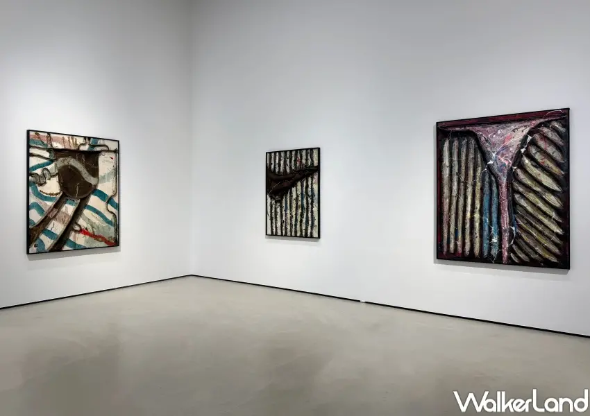 ▲台北免費展覽推薦！近距離欣賞前川強以粗麻布打造的獨特視覺紋理。(攝影：鄭亦庭)