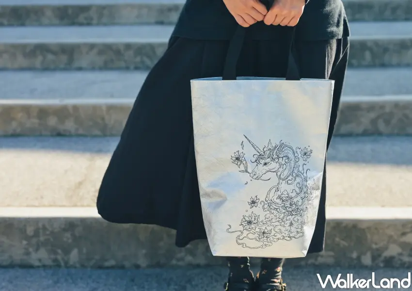 ▲高美書屋推出限定托特包，不限金額消費就能加購帶回家。