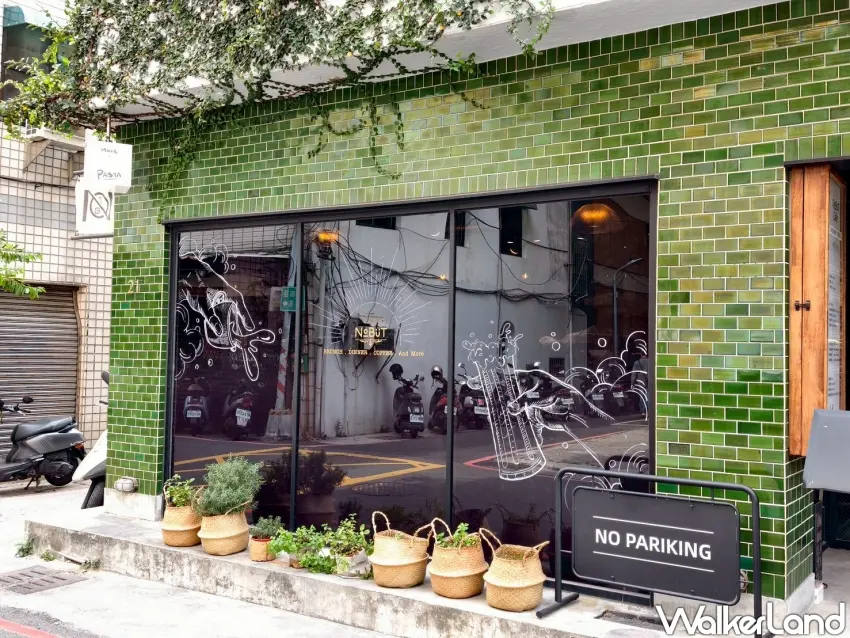 ▲藏在捷運美麗島站巷子的 「NOBUT CAFE」，以簡約時尚的裝潢吸引饕客。（攝影：楊婷雅）