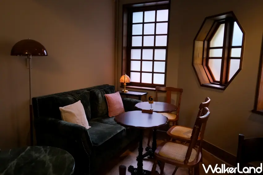 ▲青雲Misty進駐萬華古蹟青雲閣，白天茶館夜晚化身酒吧（攝影：張人尹）