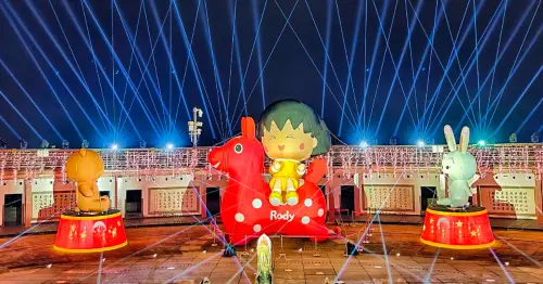 彰化月影燈季可愛爆擊！櫻桃小丸子騎跳跳馬光雕秀，點燈時間 交通先看。