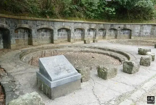 ▲基隆一日遊景點推薦！龍崗步道平緩好走，還能接連走到槓子寮砲台，俯瞰基隆海景。