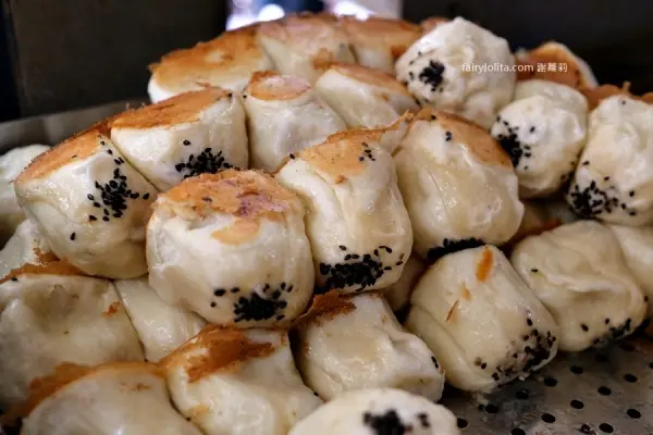 ▲基隆排隊小吃推薦！遠東賴家水煎包均一價12元銅板價，排隊也要吃到。