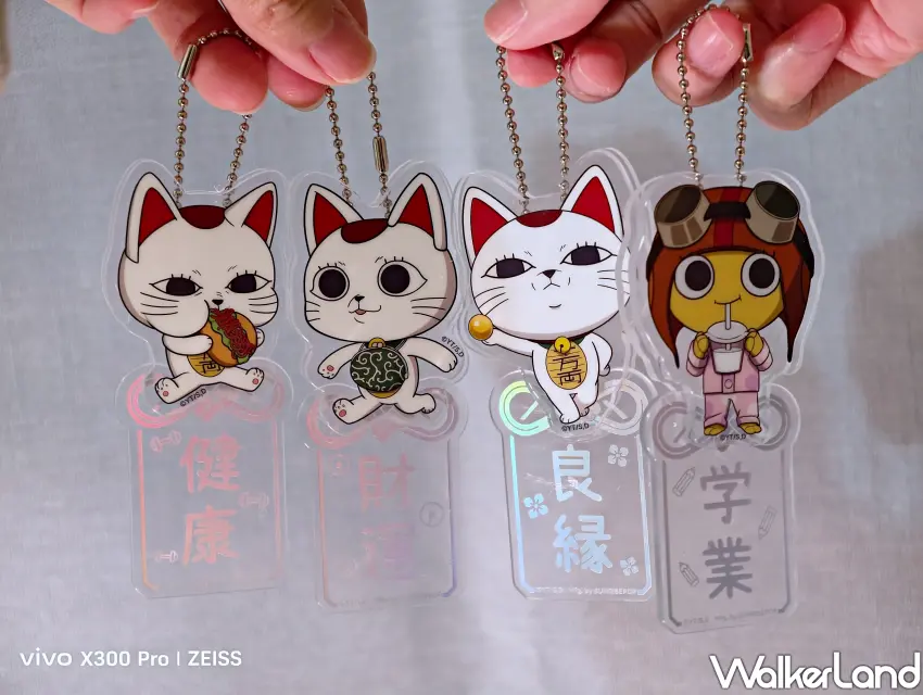 ▲日系風格「御守壓克力吊飾」，包含健康、財運、良緣、學業四款祝福，守護你的日常生活。(攝影：鄭雅之)