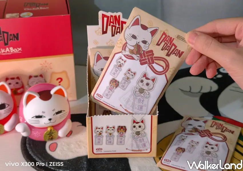 ▲精美包裝的壓克力御守盲抽盒，每一款都充滿細節，享受拆盲盒驚喜感就趁現在。(攝影：鄭雅之)