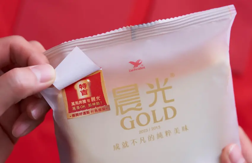 ▲晨光土司新春開運貼紙，一起撕開抽好運，迎晨光納福、有土司有財。