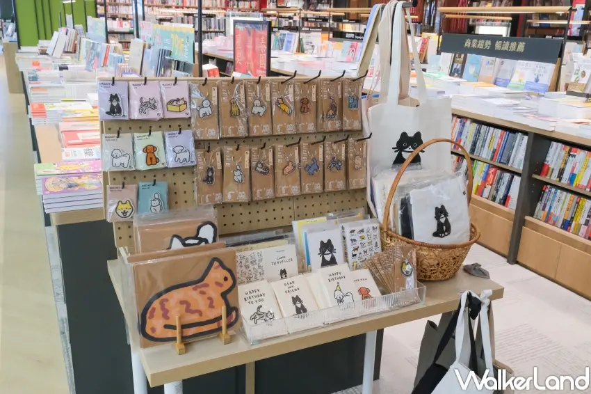▲博客來旗艦書店貓之日主題策展限定79折，ZERO PER ZERO滑鼠墊與側背袋成焦點。（攝影：張人尹）