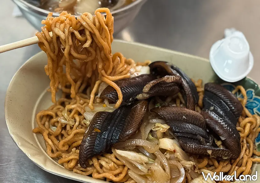 ▲台南美食推薦!德興鱔魚意麵 老饕激推,厚切乾炒鑊氣爆棚,在地人甘願排隊的台南小吃。