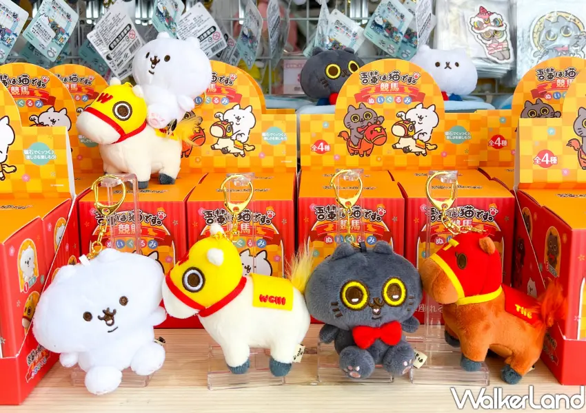 ▲多款超萌的「反應過激的貓」新春限定絨毛玩偶吊飾，貓咪騎著小馬的造型呼應金馬年主題。