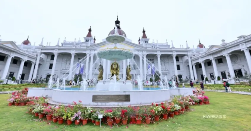 ▲想拍出歐風偽出國照,佐登妮絲城堡的巴洛克建築就能滿足!宏偉的白色建築搭配精緻噴泉、繽紛的花園造景,彷彿置身歐洲宮廷,絕美全家福輕鬆獲得。