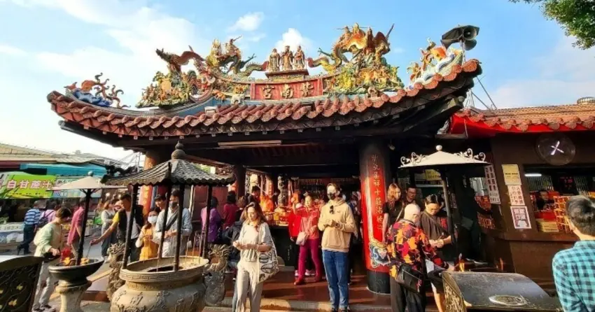 竹山紫南宮求財一日遊！參拜5步驟新手也不怕，脆皮雞、森林隧道順路玩。