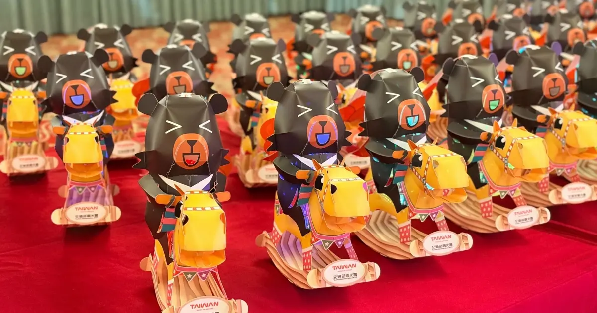 2026全台燈節15款小提燈領取方式！瑪利歐磚塊小提燈 台中姆明小題燈，黃阿瑪貓貓提燈必搶。