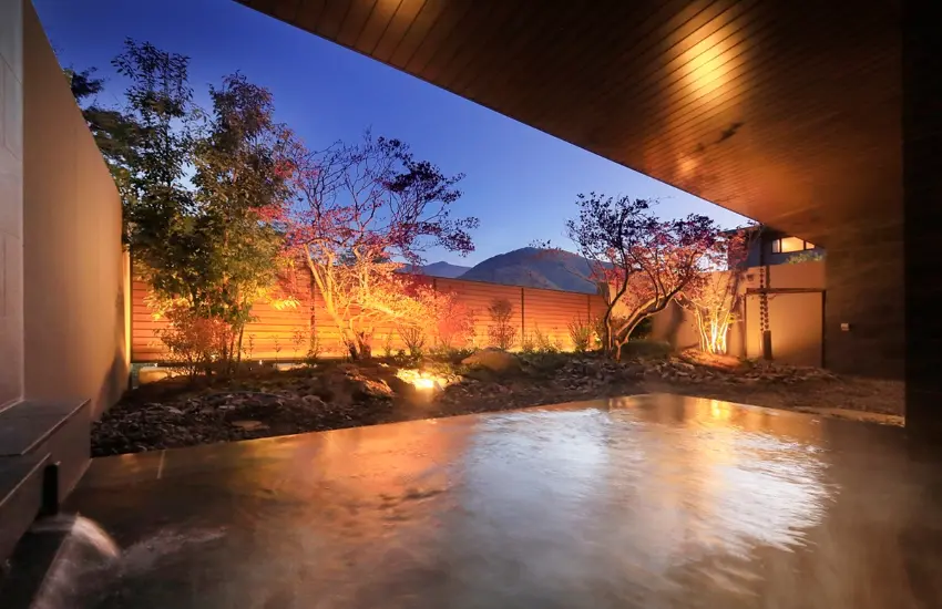 ▲日本連鎖飯店集團於箱根地區的六間旅宿與知名的箱根拉利克美術館合作,推出結合住宿、美術館門票與餐點的套裝行程。