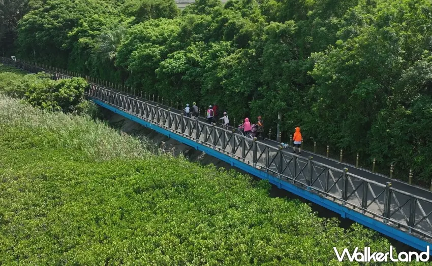 ▲八里左岸騎乘自行車飽覽淡水河岸風光。圖／新北市政府高灘地工程管理處提供；窩客島整理