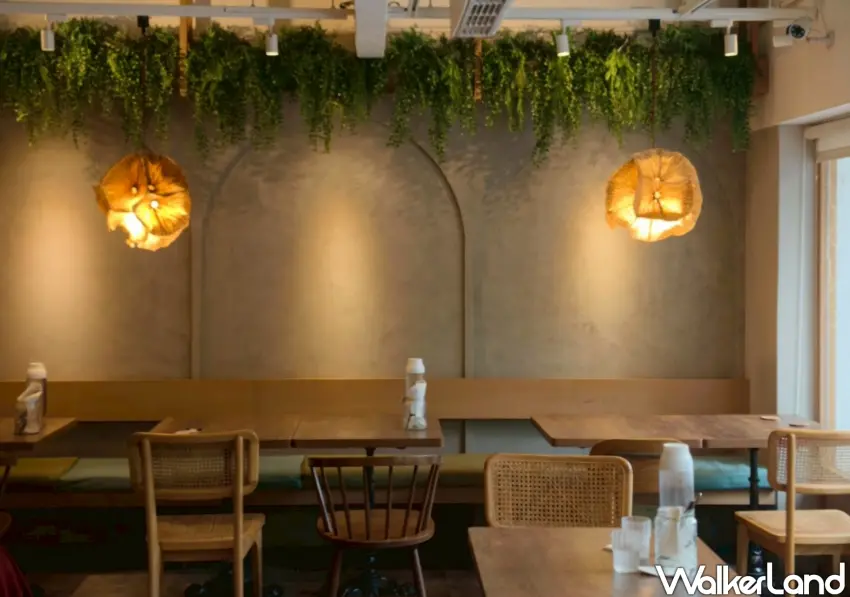 ▲「糀日和 Kouji Wafu Pasta」空間設計以溫潤木質色調為主軸,營造出自然舒適的用餐氛圍。(攝影:楊婷雅)