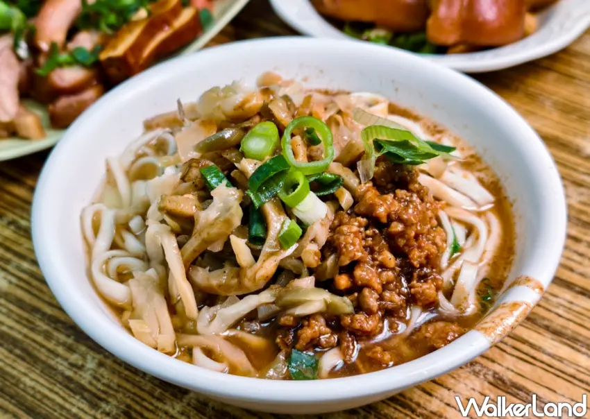 ▲「高雄手工外省麵」麻醬榨菜乾麵份量紮實，麻醬濃郁、榨菜充足。（美食好芃友提供）