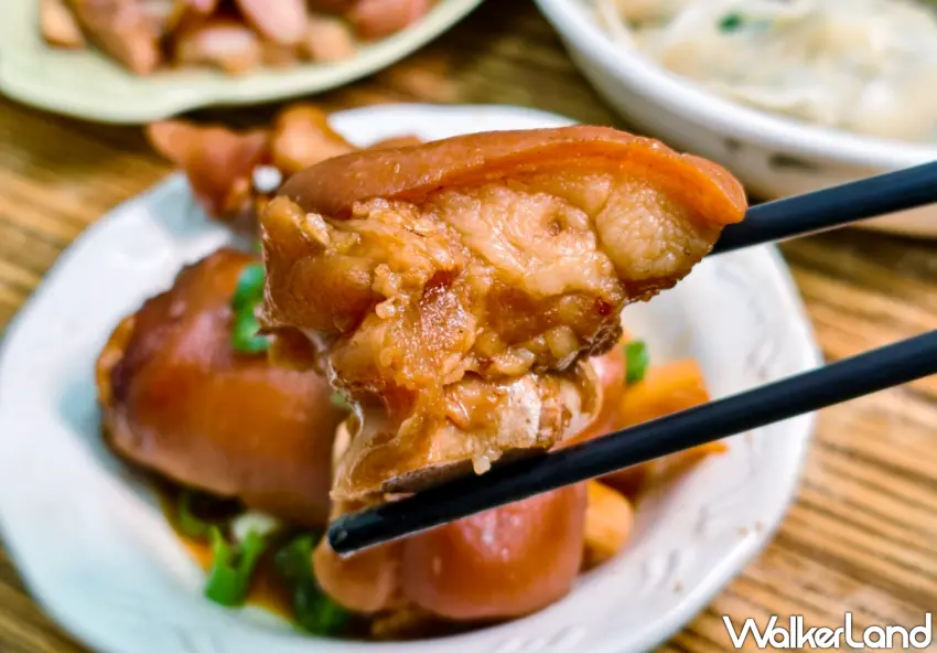 ▲「高雄手工外省麵」的滷豬腳香氣濃郁、肉質軟嫩，一份僅50元。（美食好芃友提供）