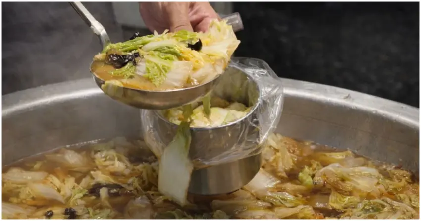 高雄主婦救星！大俠手路菜藏身楠梓德民市場，白菜滷與麻油雞飯平價又實在。