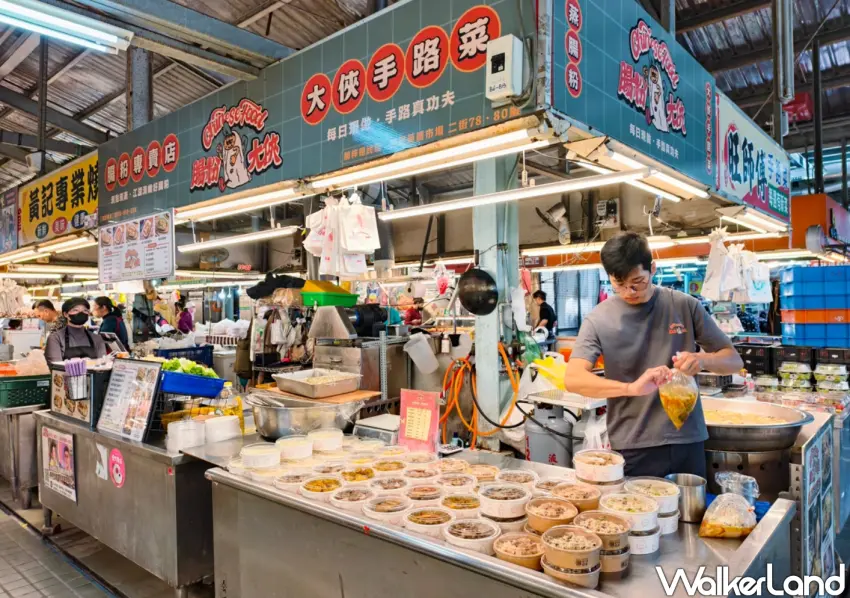 ▲以白菜滷聞名的「大俠手路菜」，位於高雄楠梓德民市場內。（美食好芃友提供）