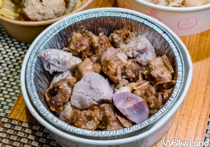 ▲「大俠手路菜」的芋頭排骨同樣值得一試，芋頭燉煮至鬆綿細緻，搭配豆豉排骨蒸製風味更加迷人。（美食好芃友提供）