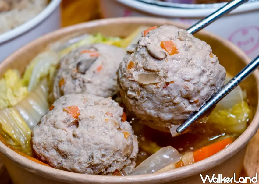 ▲特別推薦加入丸子的白菜滷，丸子口感紮實，猶如家常版的獅子頭。（美食好芃友提供）