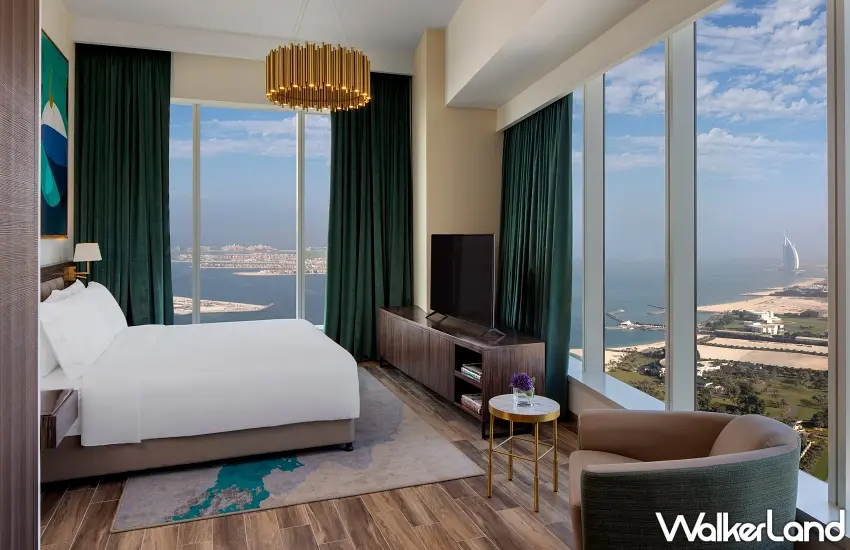 ▲杜拜棕櫚美景安凡尼臻選套房酒店三臥室海景公寓主臥室，以開闊視野與靜謐設計承載城市假期。圖／安凡尼酒店及度假村提供；窩客島整理
