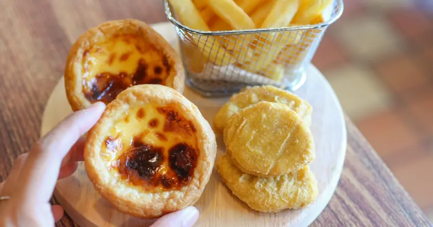 肯德基A+B=49元超省！肯德基銅板價優惠清單，全日供應薯餅+飲料49元。