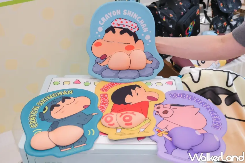 ▲7-11推出「蠟筆小新睡衣派對」精品集點活動,集結81款居家與辦公療癒小物一次登場。(攝影:張人尹)