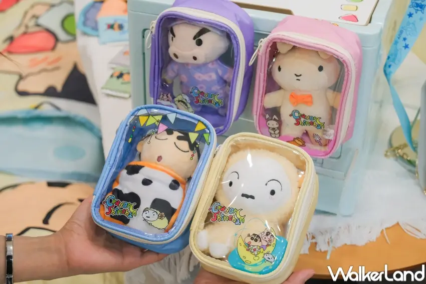 ▲7-11「蠟筆小新睡衣派對」主打4款限量布偶掛飾痛包組,睡衣造型角色一次收齊。(攝影:張人尹)