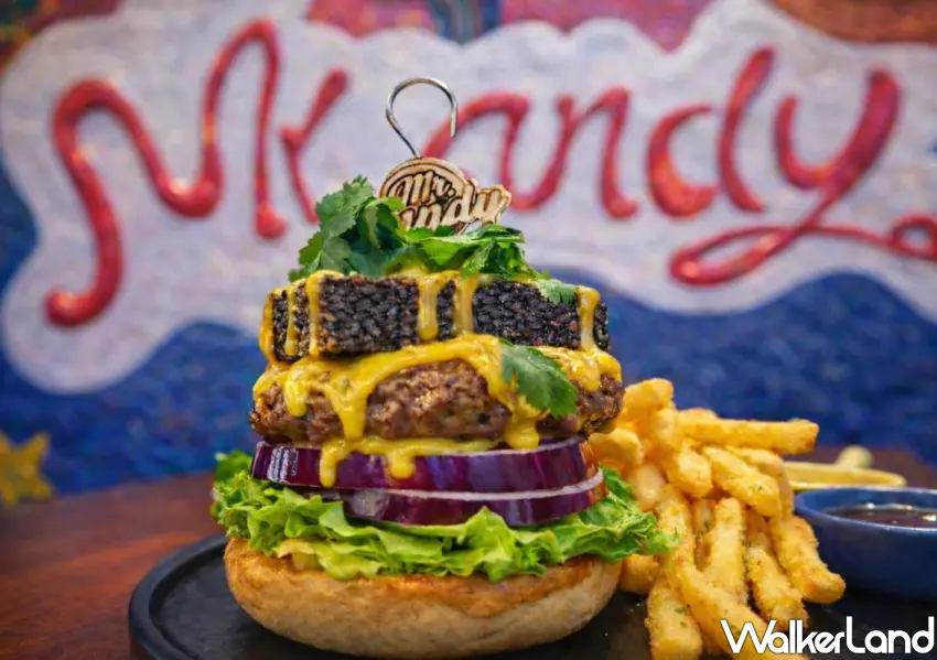 ▲香菜市集中請到「斑迪美式餐廳」推出鴨米血香菜牛肉堡,台式、西式混搭特色料理必吃。