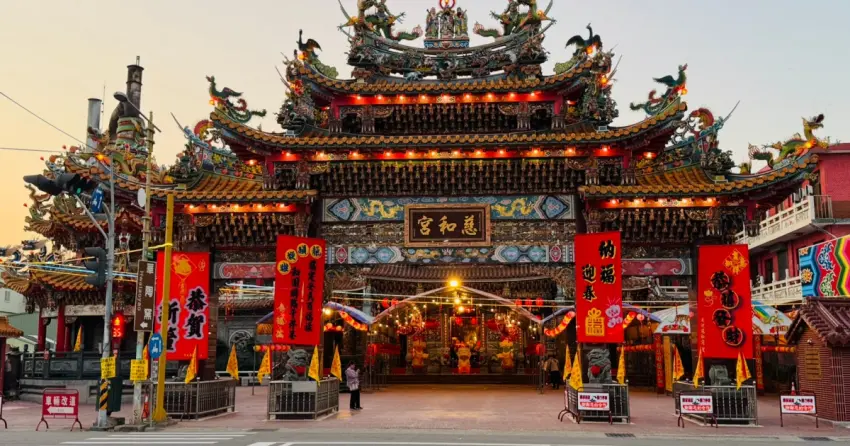 走訪300年苑裡媽祖廟！慈和宮228踩街發燈籠，加碼「啡常美好」限量涼飲免費喝。