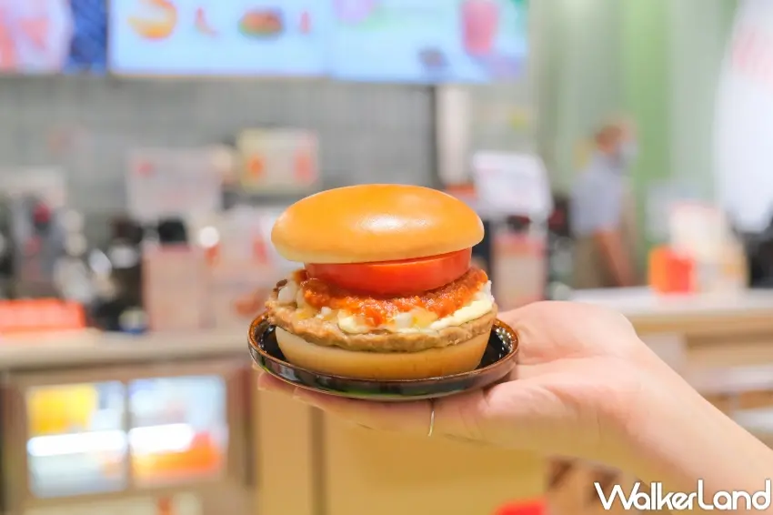 ▲摩斯漢堡3月12日舉辦312免費贈摩斯漢堡活動,全台限量發放。(攝影:張人尹)