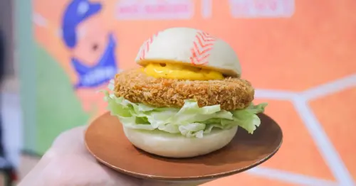 摩斯咖哩搖搖薯條！摩斯漢堡棒球應援棒球堡，312加碼摩斯漢堡免費送。