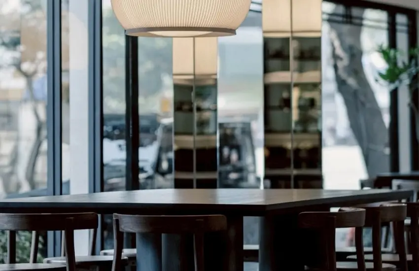 ▲捕捉音樂響起前的靈魂停頓，AUFGLET 帶著重新定義麵包的可頌球，跨海來台構築一座純粹黑色的文化場域。 / 圖：翻攝aufglet_taipei、窩客島整理