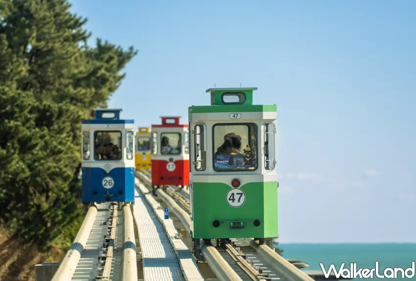 ▲繽紛亮眼的釜山海雲台藍線公園膠囊列車,可盡情欣賞海天一色的美景。