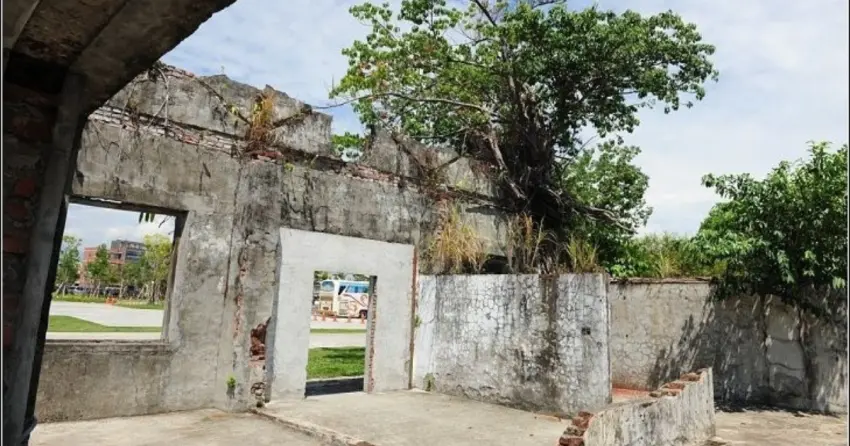 ▲宜蘭中興文創園區保留大量原始廠房結構與煙囪景觀，斑駁廢墟風格成為攝影迷們收藏的熱門取景地。