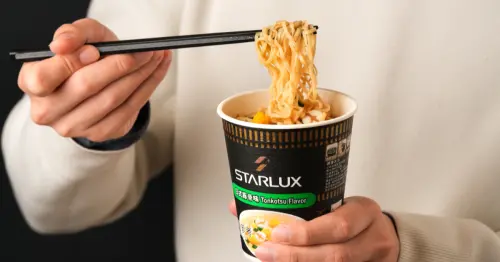 星宇航空出日清泡麵！3大口味、小飛機魚板超萌，一碗45元星宇迷要搶。