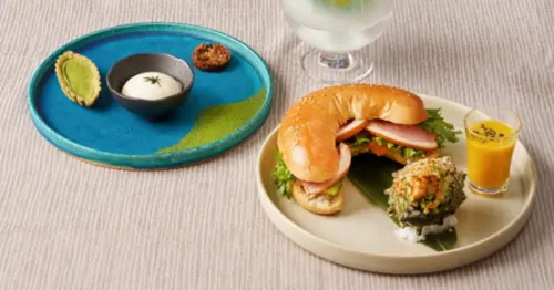 丹後黑松號讓你在火車上吃Omakase，和牛、螃蟹都有，完全是鐵道旅行美食天花板。