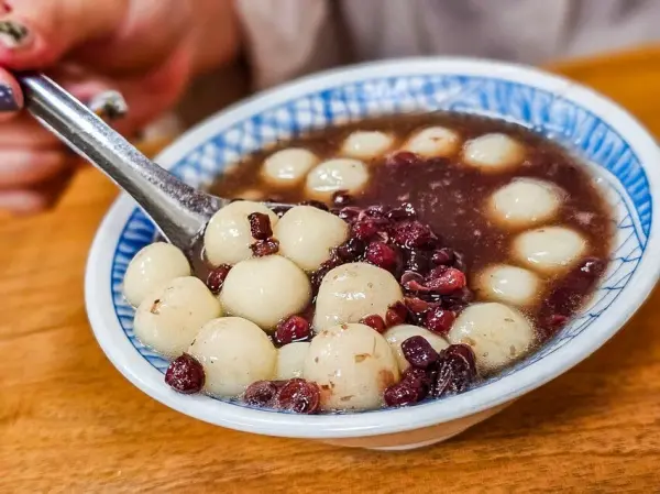 ▲元宵節吃小湯圓推薦！宜蘭羅東湯圓名店「羅東紅豆湯圓」，超人氣紅豆湯圓排隊必吃。