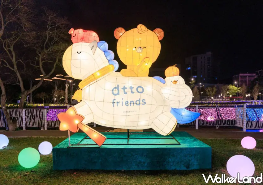 ▲馬年限定 IP 燈組dtto friends 家族與繽紛燈球同框，完美展現傳統元素與現代 IP 的萌力。
