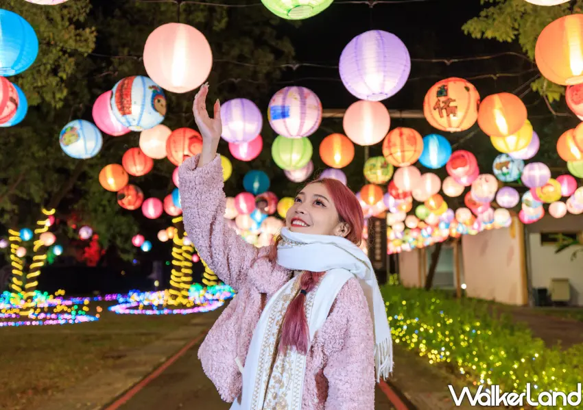 ▲高掛的傳統手繪燈籠妝點夜空，與浪漫女孩共同勾勒最美社群打卡熱點。